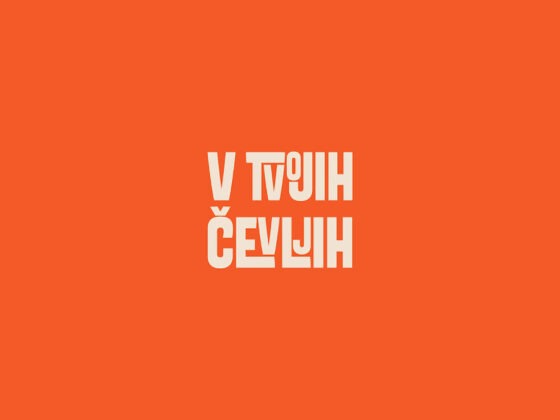Logotip V TVOJIH ČEVLJIH na oranžni podlagi